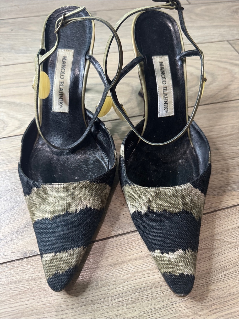 MANOLO BLAHNIK GREEN & BLACK PELOTERA ANKLE STRAP HEELS